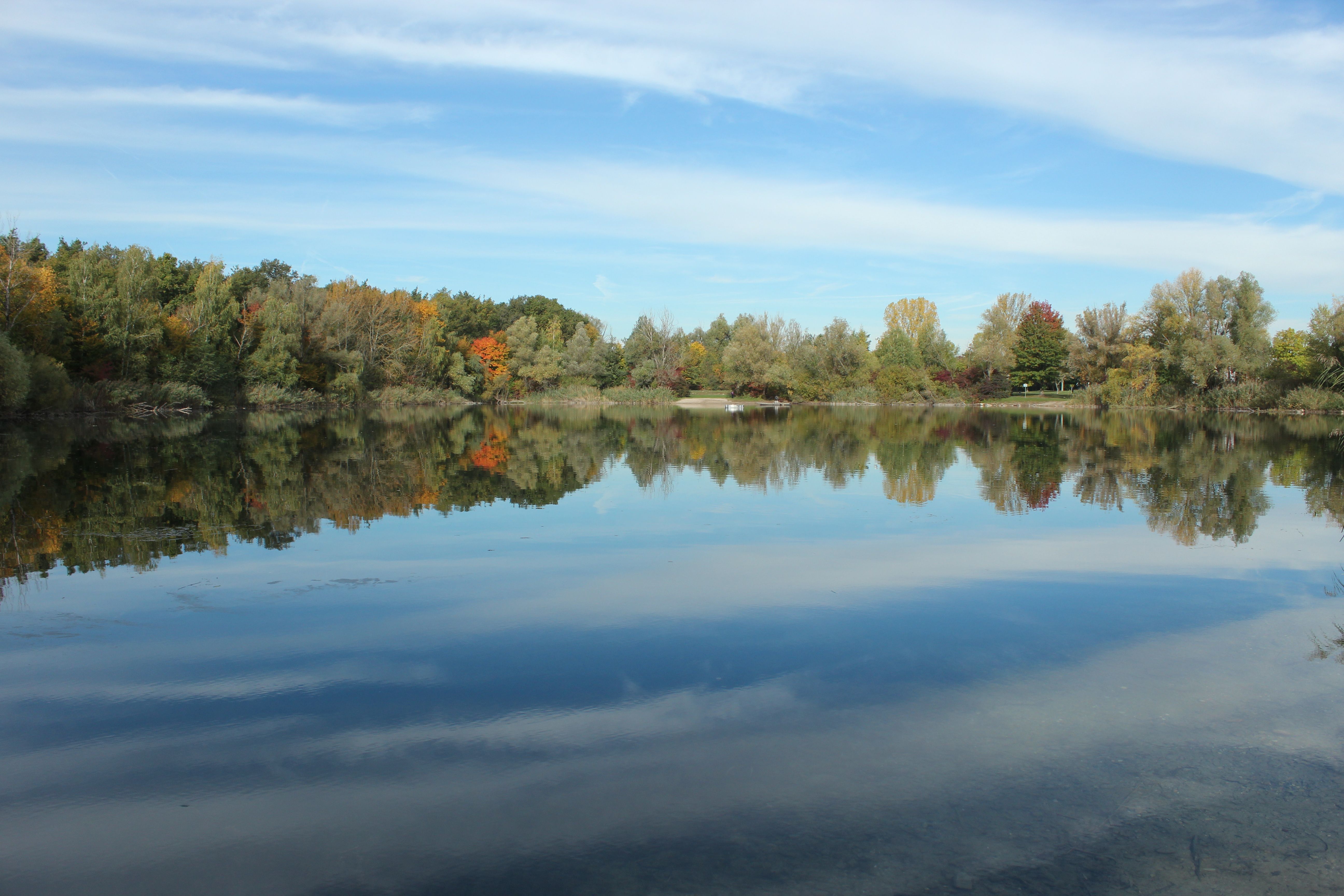 Ansicht des Waldsees in Forst, direkt neben der Veranstaltungslocation.